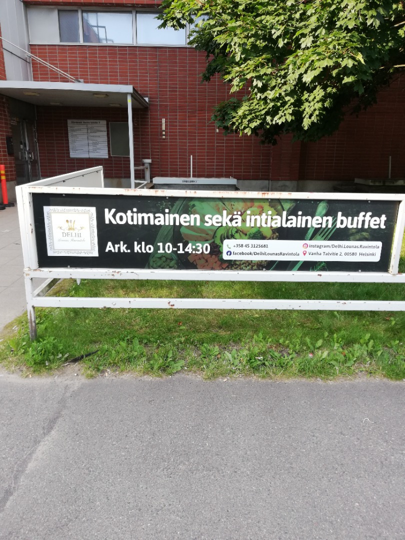 Kotimainen sekä intialainen buffet